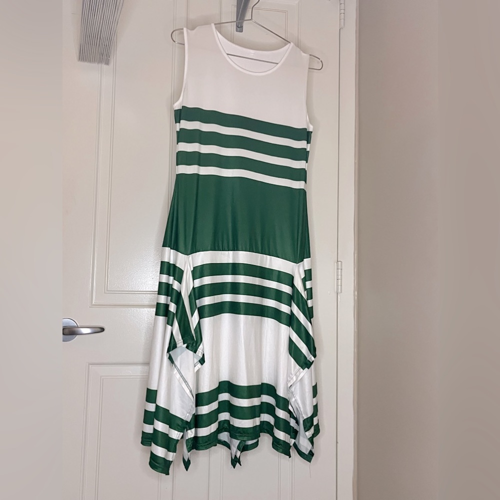 Cute Summer Dress w/ Asymmetrical Hemline size Large